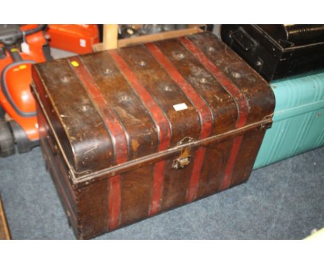 AN ANTIQUE TIN TRUNK