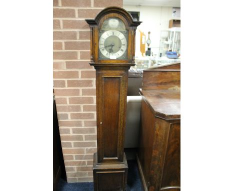 AN OAK CASED LONGCASE CLOCK WITH WESTMINSTER CHIME H-165 CM