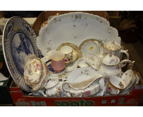 A TRAY OF ASSORTED VINTAGE CHINA TO INCLUDE AYNSLEY