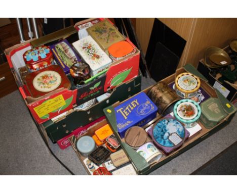 A COLLECTION OF VINTAGE TINS