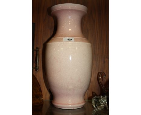 A VINTAGE ORIENTAL STYLE PINK CRACKLE GLAZE VASE 