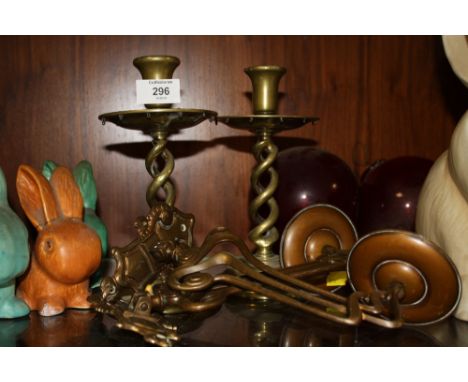 A PAIR OF VINTAGE TWIST STEM BRASS CANDLESTICKS TOGETHER WITH A PAIR OF ART NOUVEAU SCONCES (4) 