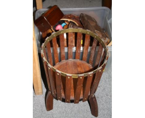 A BOX OF TREEN TO INCLUDE A VINTAGE ARP WOOD RATTLE BY W CLEMENTS &amp; SONS