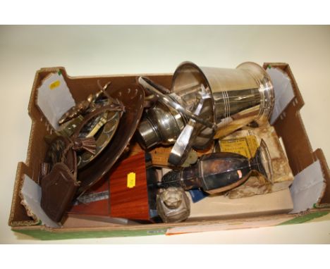 A TRAY OF COLLECTABLES TO INCLUDE A METRONOME ETC