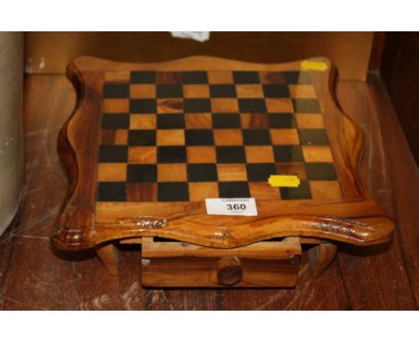 A SMALL WOODEN CHESS SET AND BOX BOARD