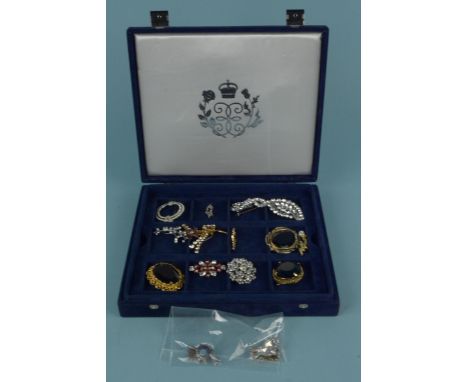 Mixed jewellery including two small 9ct gold charms, weight approx 1g, a silver dog brooch, a silver Royal Army Services broo