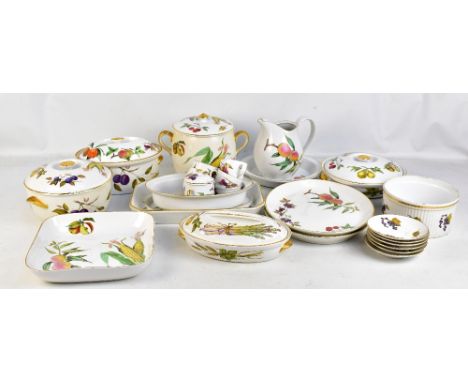 ROYAL WORCESTER; an Evesham twenty-two piece part dinner service.Additional InformationOne oval plate with a piece which has 