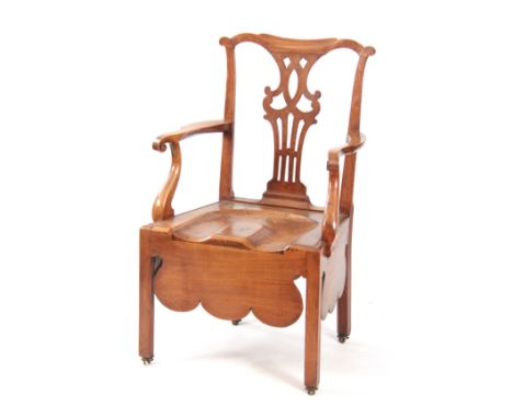AN 18TH CENTURY ELM COUNTRY CHIPPENDALE STYLE COMMODE ARMCHAIR with shaped top rail above a pierced back splat, hinged saddle