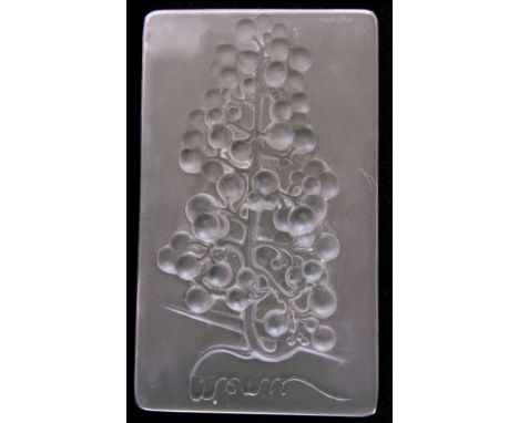 AN R LALIQUE OPALESCENT MENU PLAQUE 'RAISIN MUSCAT' Circa 1924 moulded in high relief with a hanging bunch of grapes 15cm hig