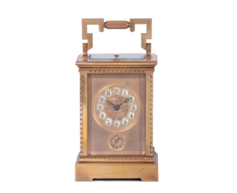 A 20TH CENTURY FRENCH QUARTER STRIKING CARRIAGE CLOCK the decorative moulded brass case enclosing a gilt dial with Arabic num