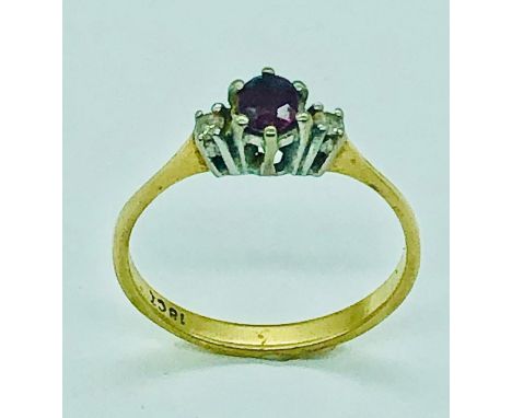 An 18 ct yellow gold ring with central ruby and diamond shoulders. (2.5g) size P