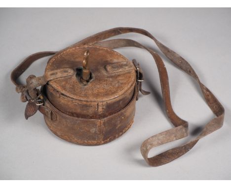 Antike Nachtwächteruhr, Benzing Record um 1935seltene Papierband-Wächteruhr Benzing Record, mit dazugehöriger Ledertasche mit