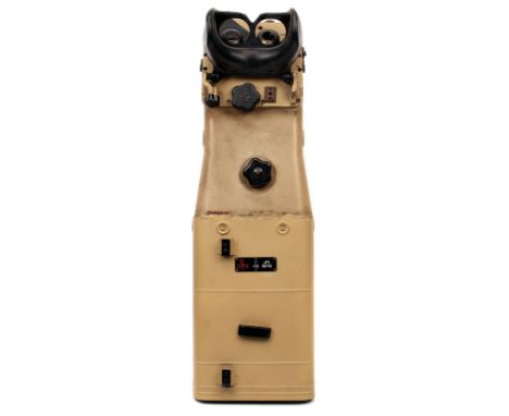 Zeiss blc 25x100 Binocular Flak Sight, serial no. 281330, body, G, optics, G-VG, some light internal haze, with original eye 