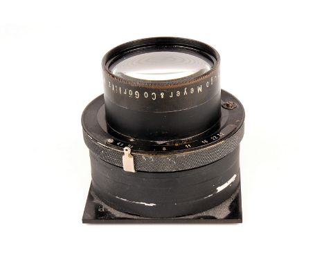 A Hugo Meyer Trioplan f/4.5 300mm Lens, black, serial no. 639719, body, G, in shutter, not working, elements, VG, some light 