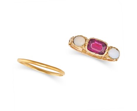 AN ANTIQUE GARNET AND OPAL RING in 15ct yellow gold, set with a cushion cut garnet between two cabochon opals, full British h