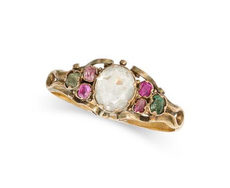 AN ANTIQUE GEORGIAN AQUAMARINE, RUBY AND EMERALD RING in yellow gold, set with an oval cut aquamarine accented by cushion cut