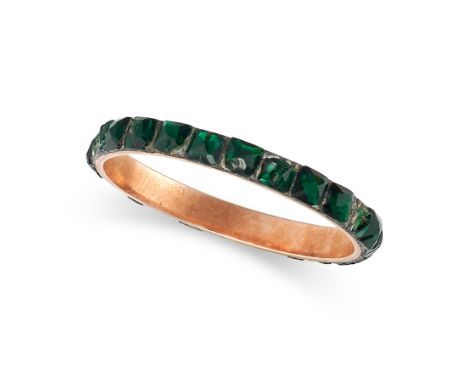 AN ANTIQUE GREEN PASTE ETERNITY RING in yellow gold, set all around with square step cut green paste stones, no assay marks, 