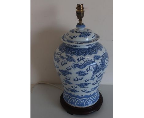 Large Chinese blue &amp; white ceramic baluster table lamp on turned wood base (approx 45cm high) 