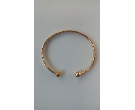 9 carat gold bangle 