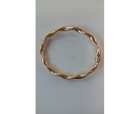 9 carat gold bangle 