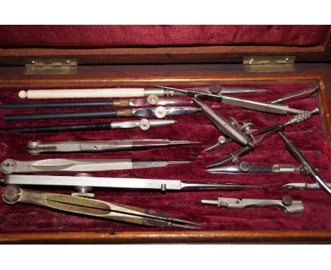 Mahogany case set of drawing tools 