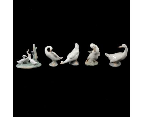 Beswick Palomino Swish Tail Horse, model no. 1182, second version, 21.5cm; a Lladro swan; four Nao swans; a Nao group of thre