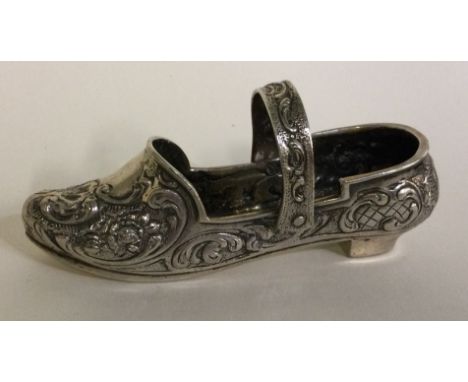 A German silver model of a shoe with adjustable handle. Approx. 57 grams. Est. £150 - £200.  