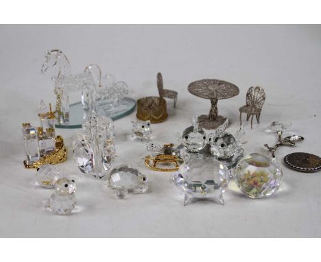A Swarovski crystal model of a pig, together with other Swarovski and glass models