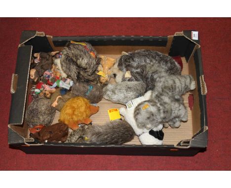 A collection of stuffed toys, to include a Steiff kitten, Steiff hedgehog, and a clockwork bear 