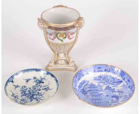 An English porcelain urn, early 19th century, height 14cm, a blue and white Spode dish, diameter 13.7cm and a Worcester blue 