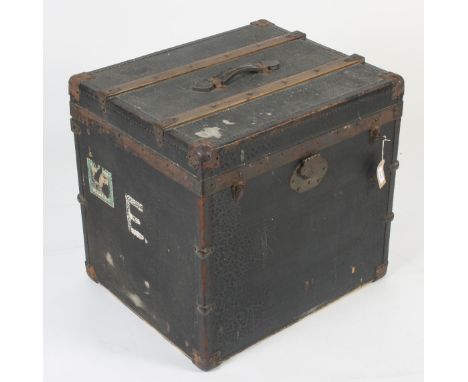 An Italian leather travel trunk, paper label for G.R. GUFONI, Firenze, height 58cm, width 60cm, depth 51cm. 