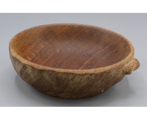 A Robert 'Mouseman' Thompson of Kilburn oak bowl, with carved mouse signature, diameter 16cm, height 5cm.