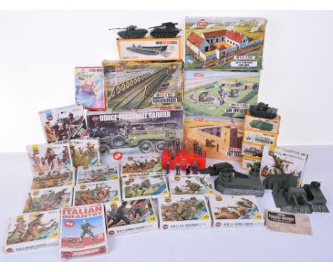 Quantity of Airfix H0-00 Scale Figures/Vehicles, including boxed 1703 Fort Sahara, boxed 1707 Gun Emplacement, unboxed coasta