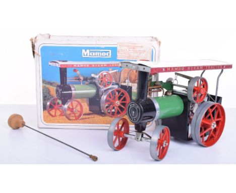 Mamod T.E.1a Boxed Steam Traction Engine, complete with spirit lamp, steering rod in excellent used condition (untested) with