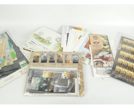 World first day covers, mainly world with some GB included, being a small accumulation contained in three albums with many lo
