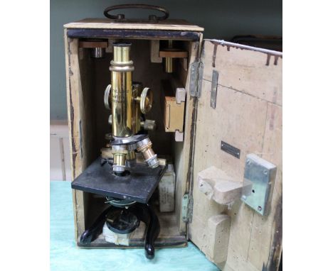 A cased Ernest Leitz microscope No.230869 with accessories