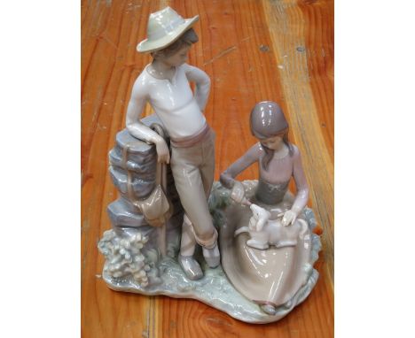 LLADRO GLAZED CERAMIC FIGURE GROUP OF A LADY AND GENT WITH LAMB, APPROXIMATELY 29cm HIGH 
