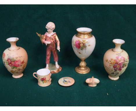 MIXED LOT OF ROYAL WORCESTER CERAMICS INCLUDING THE PARAKEET FIGURE, VASE BY K H BLAKE, ETC. 