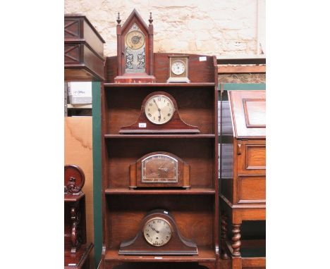 FOUR OAK CASED MANTEL CLOCKS PLUS BRASS CARRIAGE CLOCK 