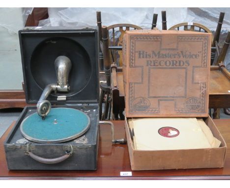 CASED DECCA PORTABLE GRAMOPHONE AND RECORDS 