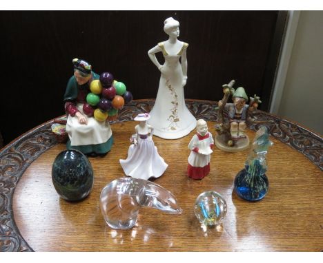 FIVE VARIOUS CERAMIC FIGURES INCLUDING ROYAL DOULTON, COALPORT, POOLE, HUMMEL AND FOUR PAPERWEIGHTS INCLUDING WEDGWOOD AND MD