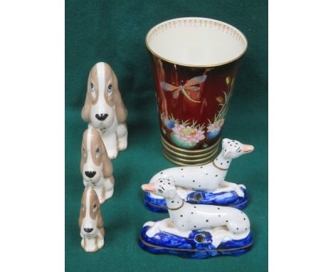 CARLTONWARE GILDED CERAMIC VASE, THREE SZEILER GRADUATED DOGS PLUS TWO CERAMIC DALMATIAN PEN HOLDERS 