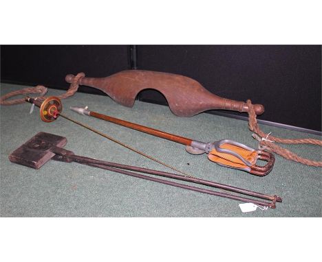 Mixed lot, to include a shooting stick and an ornamental sword (4)