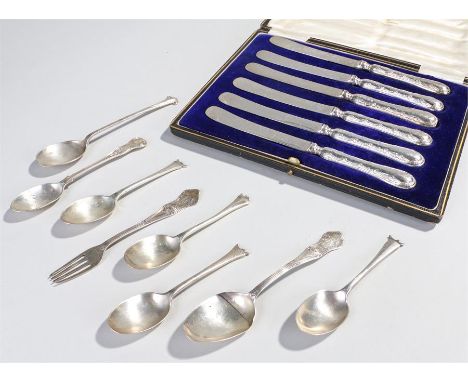 Boxed set of silver fruit knives, Sheffield 1906, maker Lee & Wigfull, together with four silver spoons, Sheffield 1926 - 193