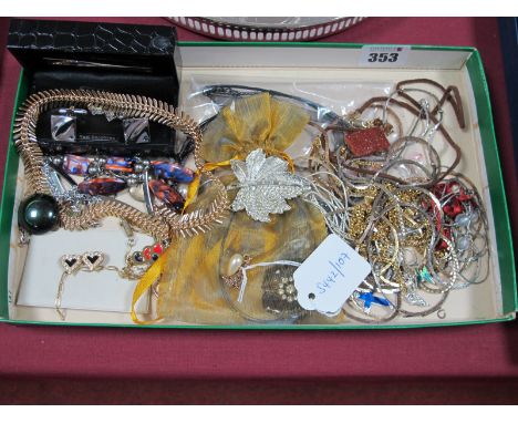 Assorted Costume Jewellery, including imitation pearl pendant on chain (clasp stamped "9ct"), further chains, modern gent's c