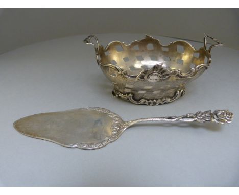 Continental hallmarked silver cake slice (800) along with a SCM trinket bowl with two handles