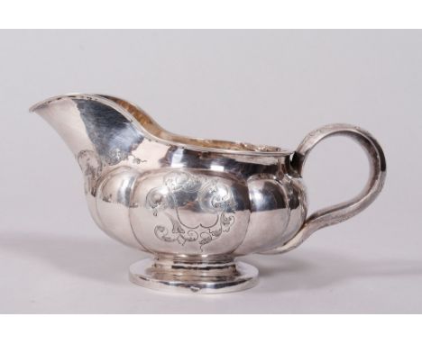 Sahnegießer, Silber, Dänemark, um 1847 auf rundem Stand, passiger, gebauchter korpus mit breitem Ausguss und Ohrenhenkel, auf