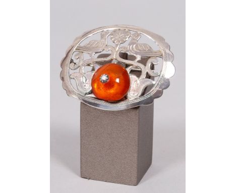 Art-Deco-Brosche, 835er Silber, OKO (Georg Koschorreck), Osterode (Ostpreussen), um 1920/30 Ovalform mit durchbrochenem Vogel