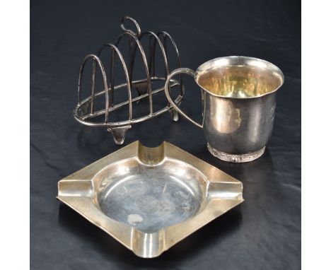 A George V silver four division toast rack, with shaped central handle and arched divisions, raised on bracket type feet, mar