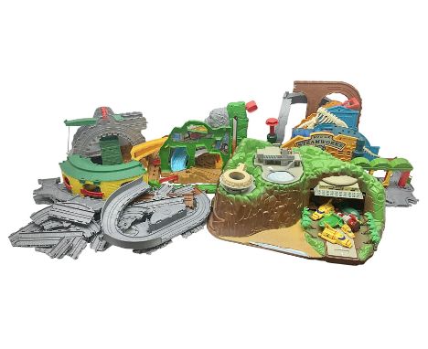 Quantity of Thomas the Tank Engine playsets and track, and Thunderbirds 2004 Tracy Island playset with some associated vehicl
